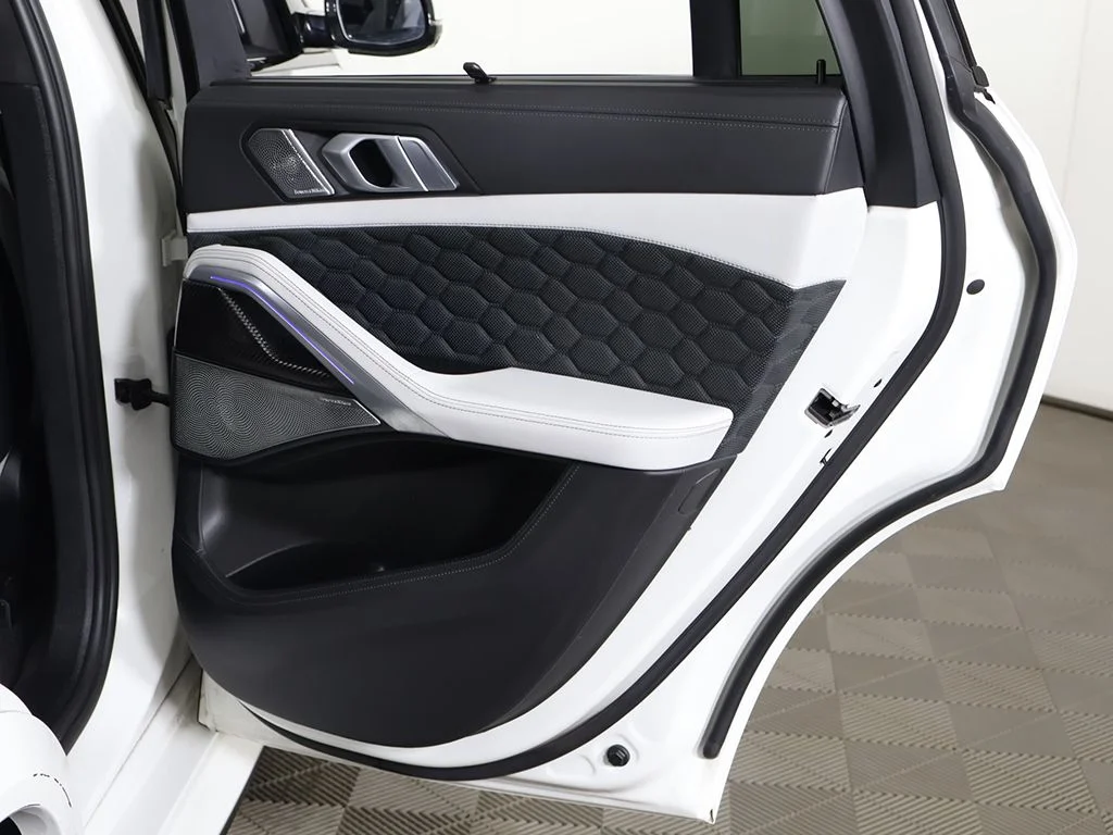 Used 2023 Alpine White BMW Base image 34