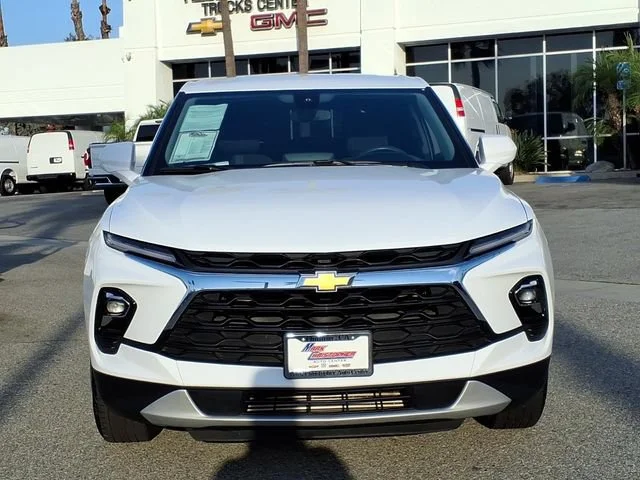 Used 2025 Summit White Chevrolet 2LT image 2