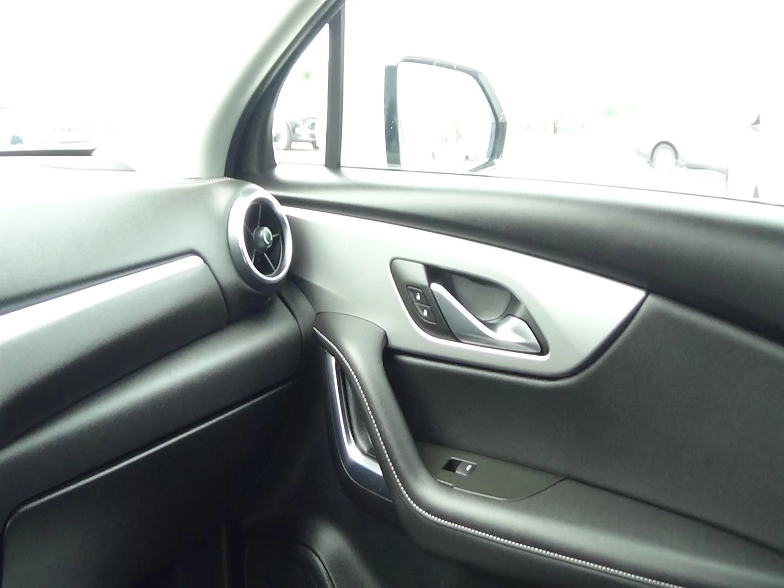 Used 2025 Summit White (gaz) Chevrolet LT image 27