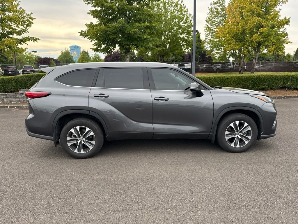 Used 2022 Magnetic Gray Metallic Toyota XLE image 7