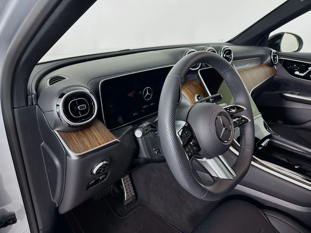 Certified Used 2026  Mercedes-Benz GLC 300 image 4