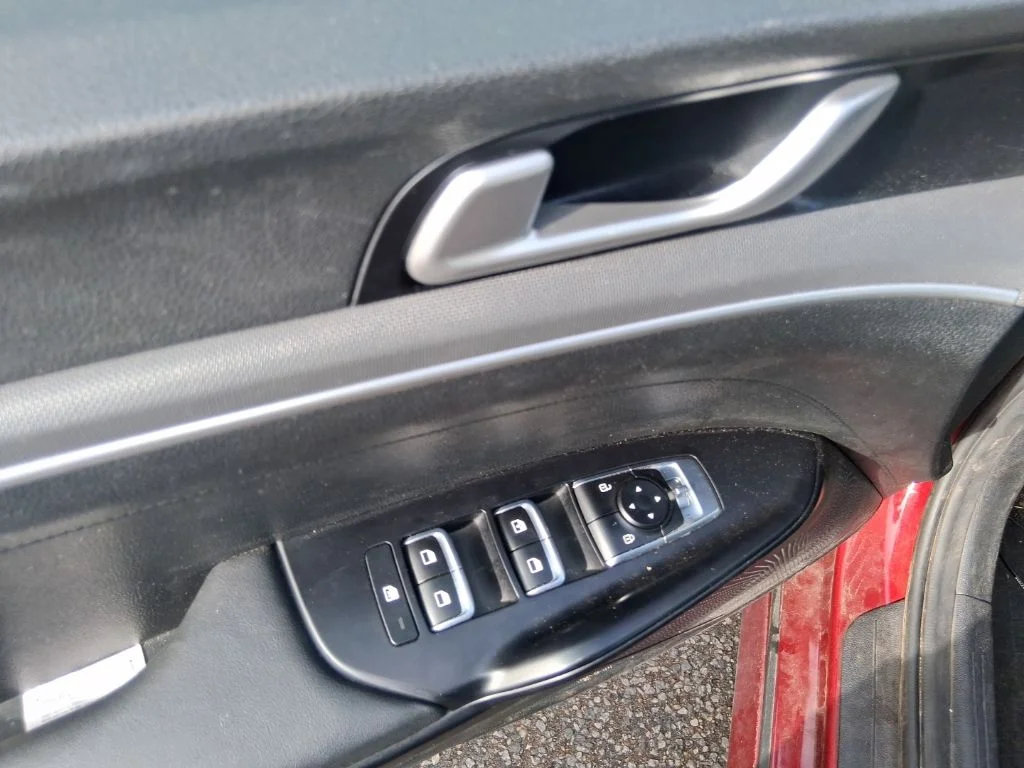 Used 2023 Red Kia LXS image 7