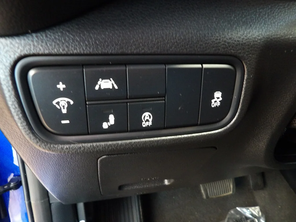 Used 2022 Neptune Blue/Cherry Black Kia X-Line image 26