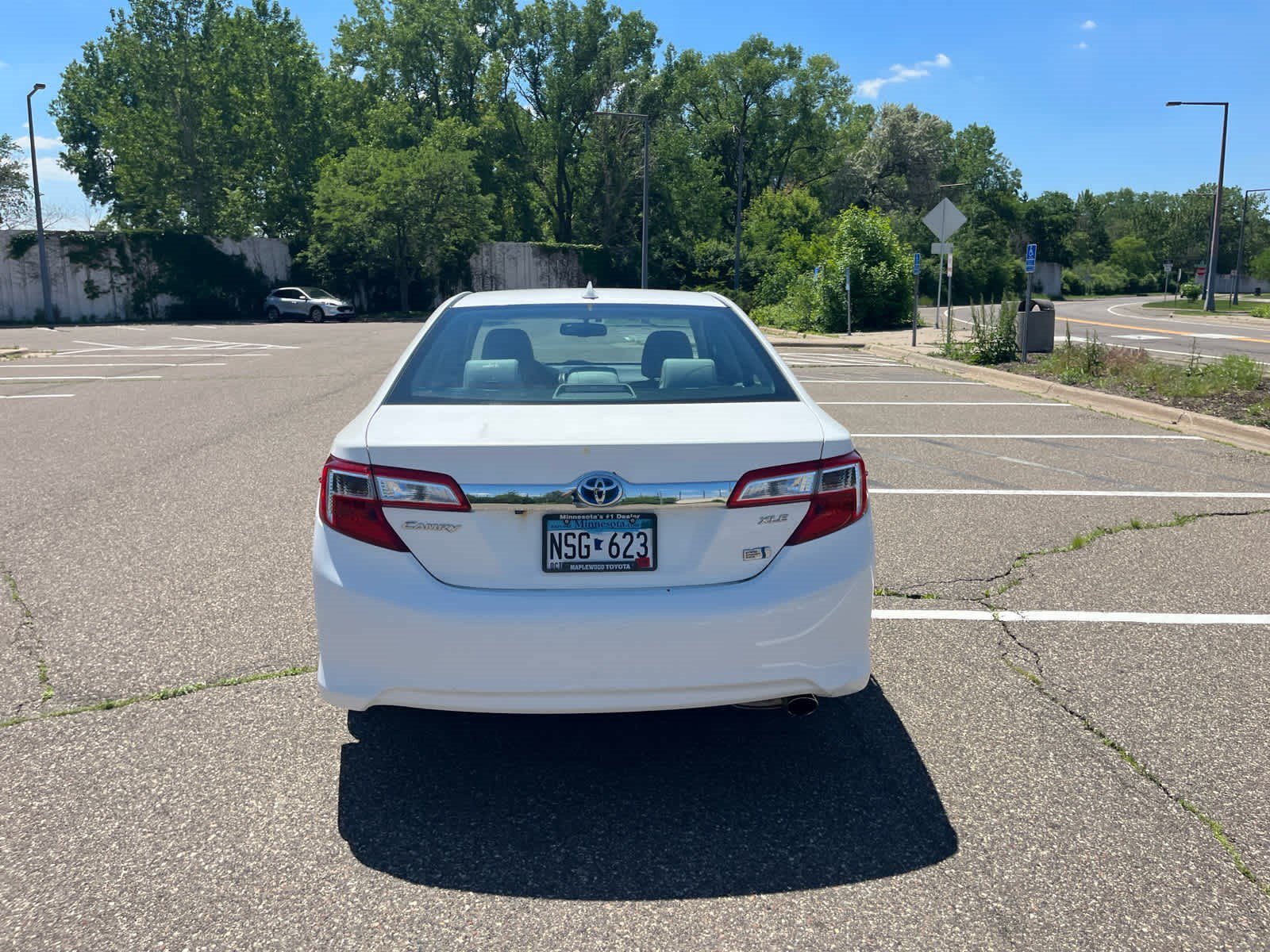 Used 2014 Super White Toyota XLE image 5