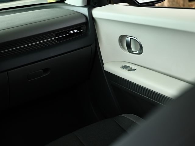 Used 2024 Atlas White Hyundai SEL image 28