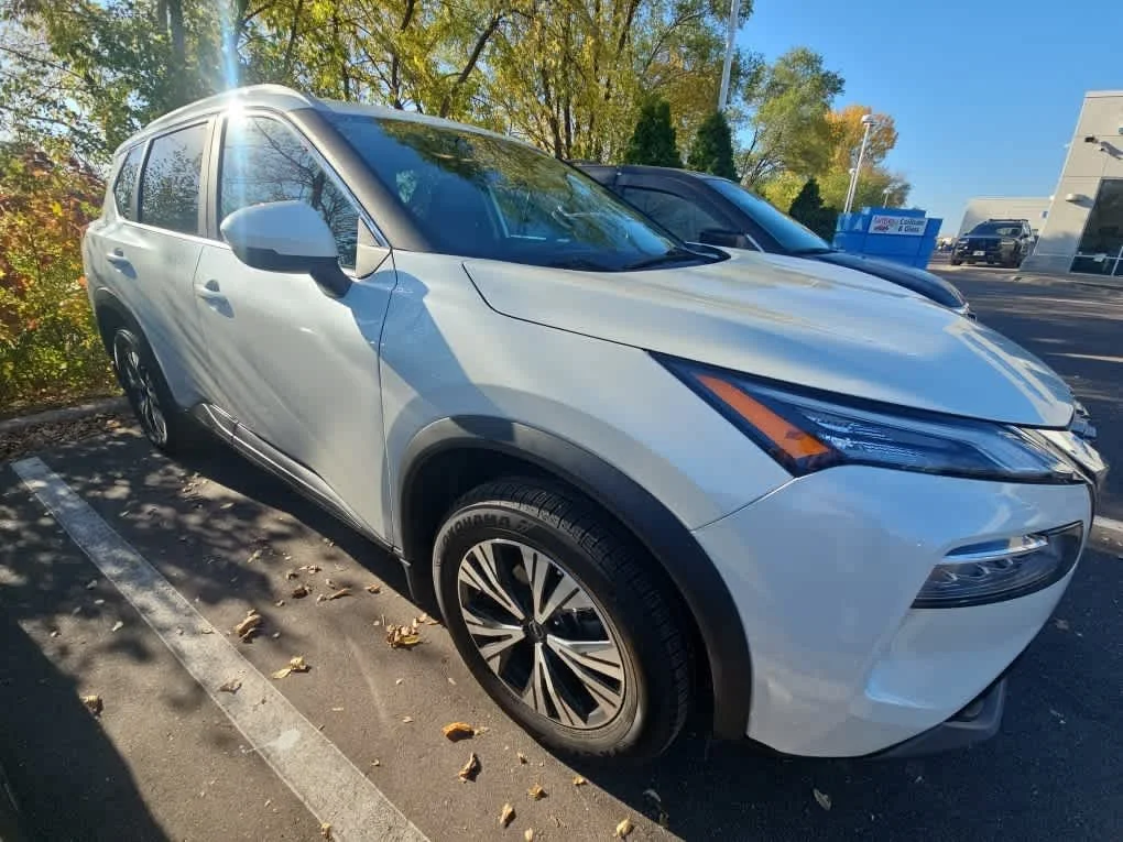 Used 2023 Pearl White Tricoat Nissan SV image 3