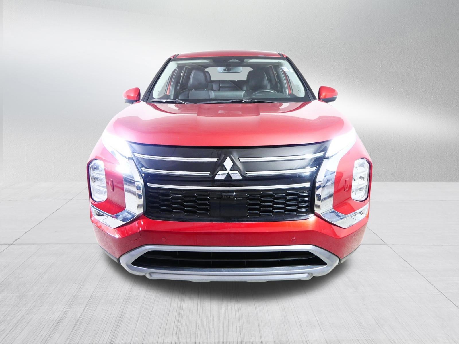 Used 2025 Mitsubishi Outlander SE with VIN JA4J4VA87SZ032964 for sale in Brooklyn Center, Minnesota