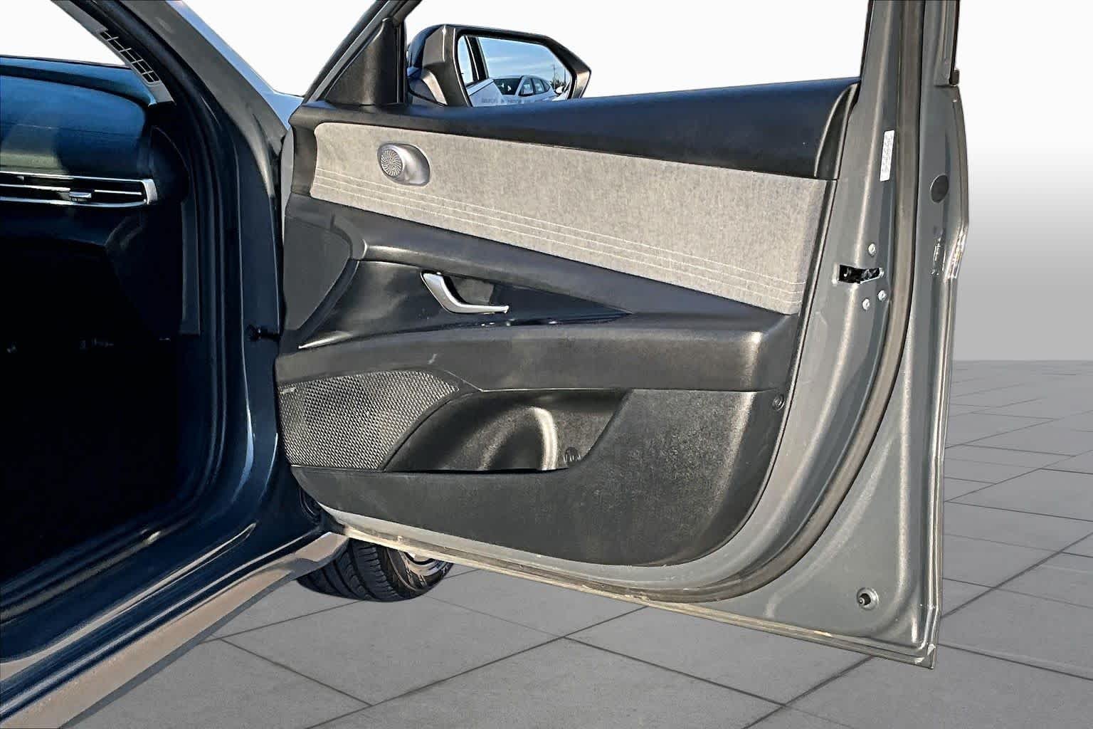 Used 2025 Ultimate Red Hyundai SEL Sport image 22