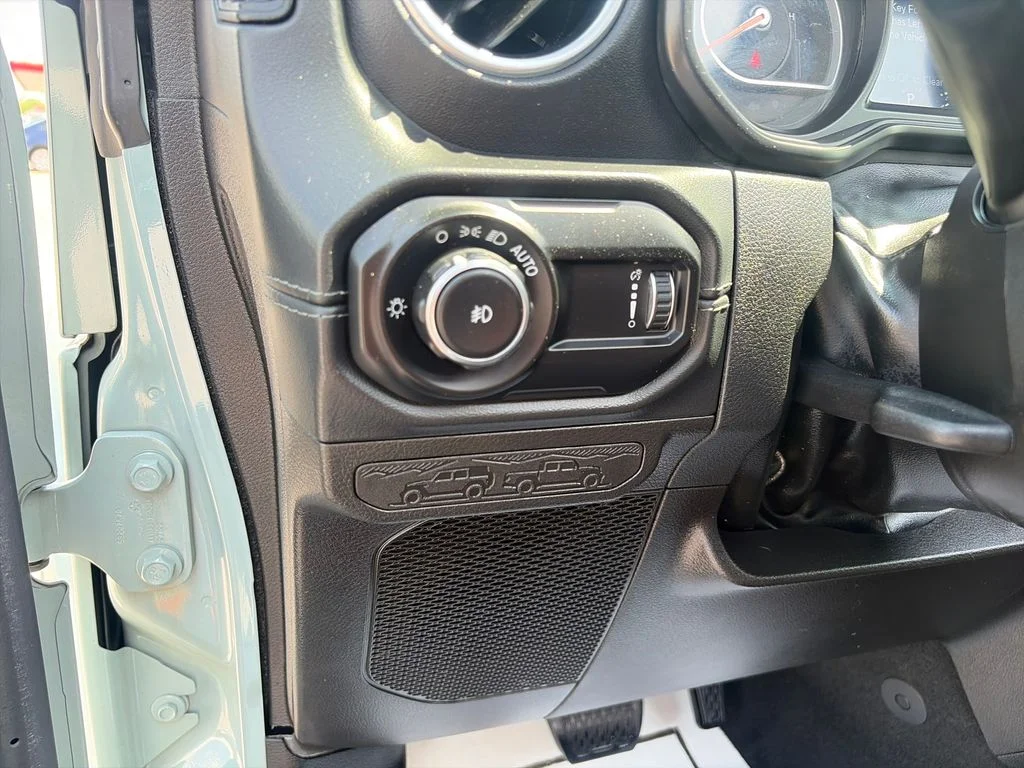 Used 2024 Gray Jeep Sahara image 33
