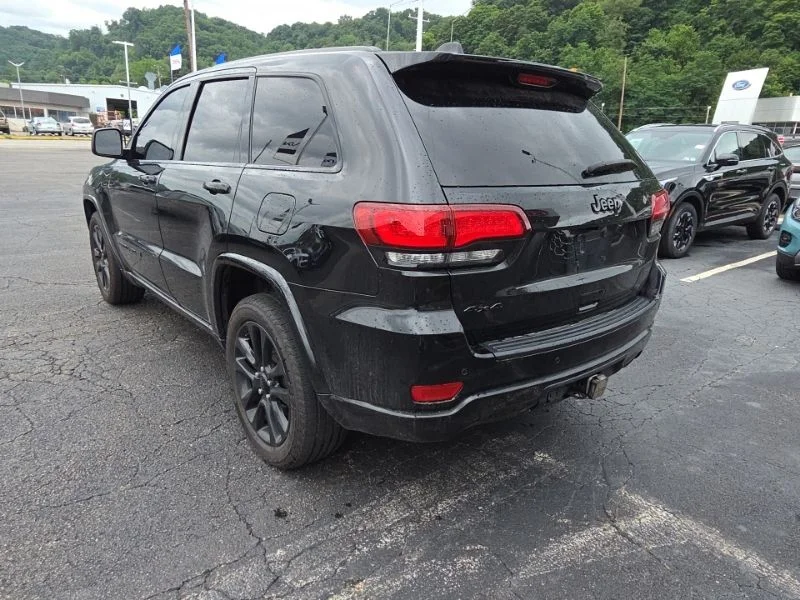 Used 2019 Black Jeep Altitude image 5
