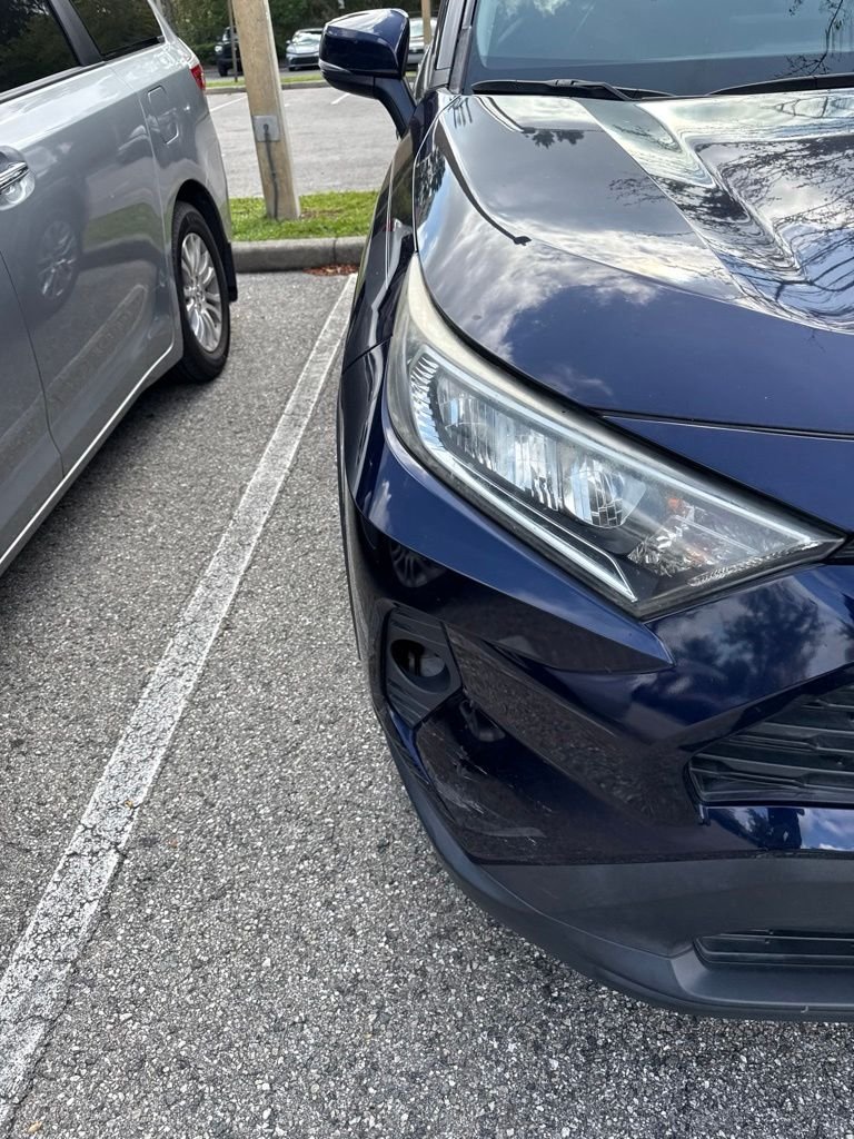 Used 2021  Toyota XLE Premium image 10