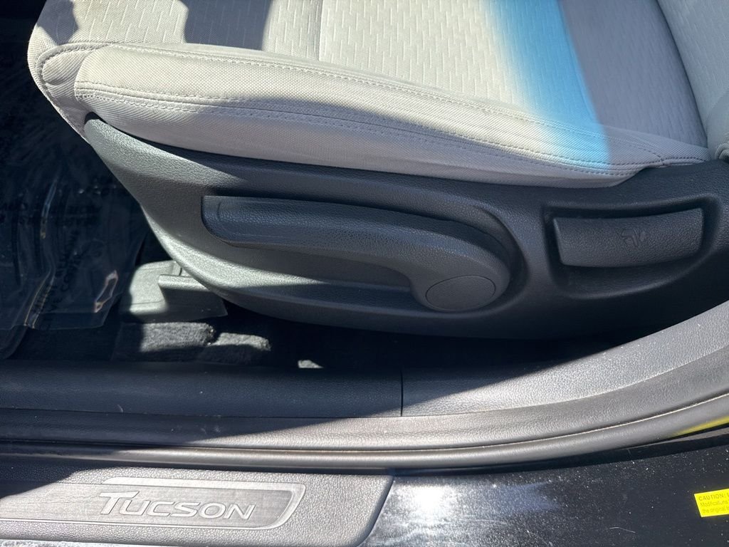Used 2021 Black Hyundai SE image 14