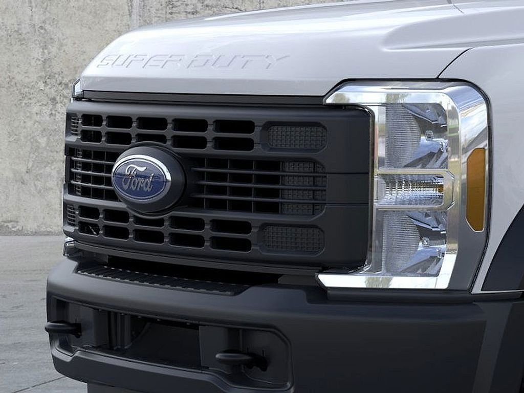 New 2026 Oxford White Ford F-550® XL image 17