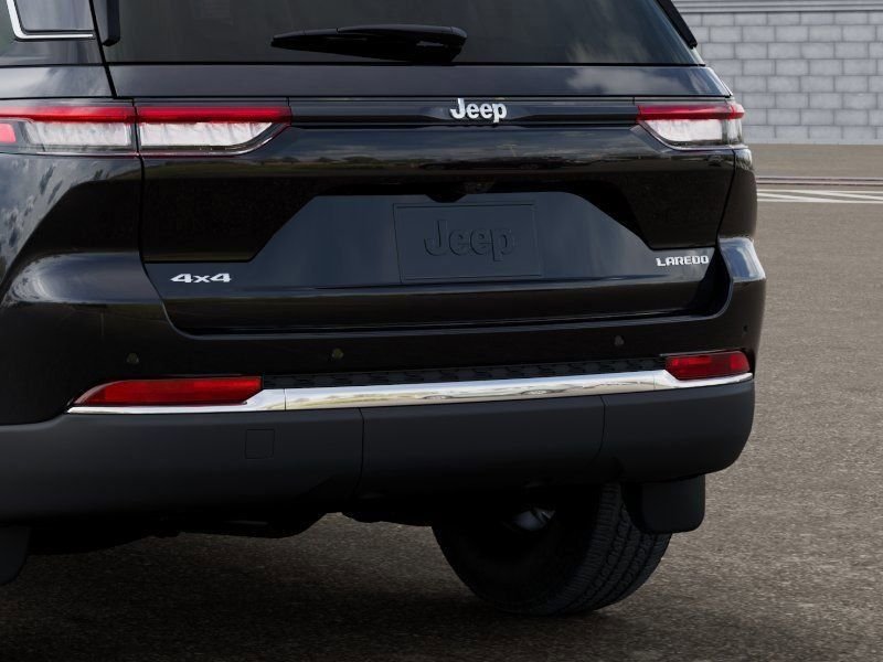 Used 2025 Black Jeep Laredo image 13