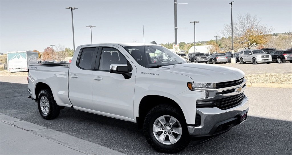 2021 Chevrolet Silverado 1500 LT photo 2