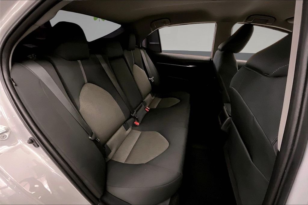 Used 2022 White Toyota LE image 31