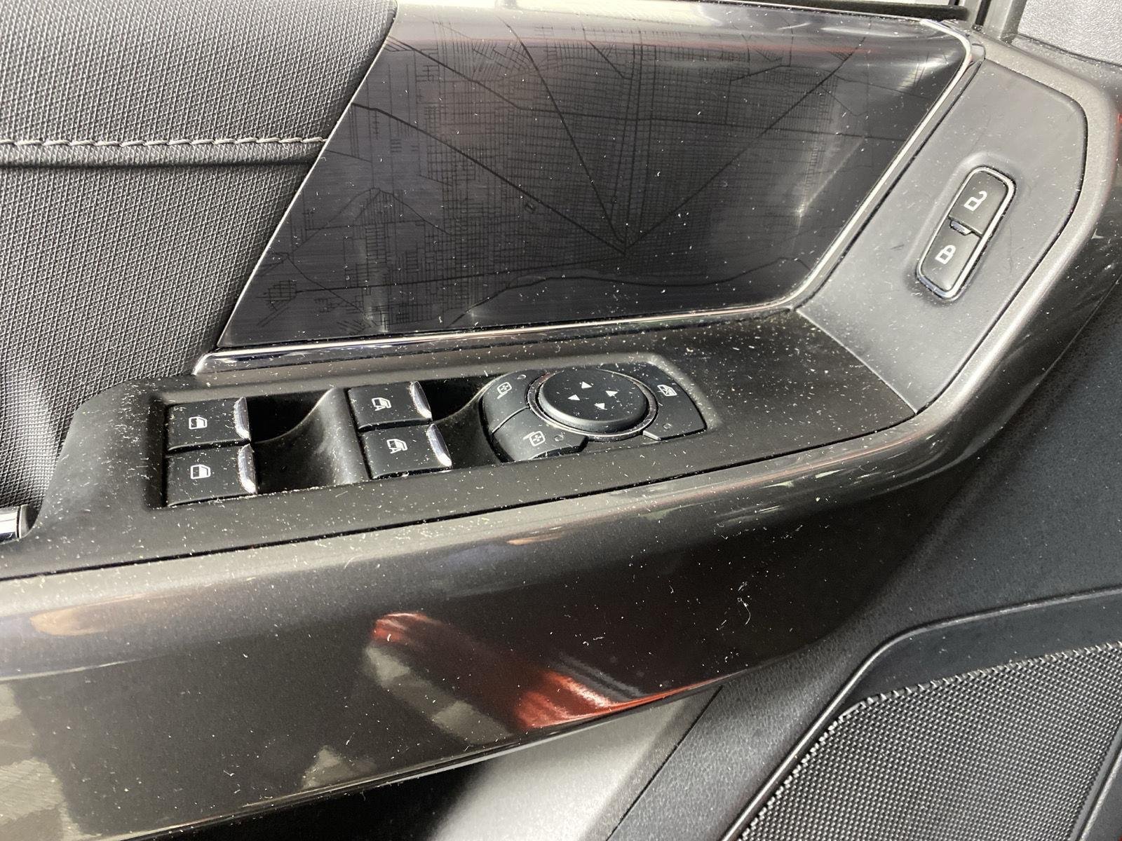 Used 2023 Hot Pepper Red Tinted Clearcoat Ford XLT image 17