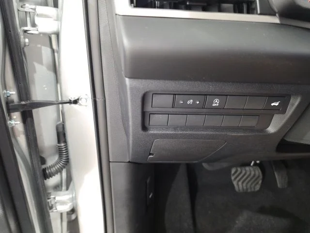 2026 Mitsubishi Outlander SE - Photo 9