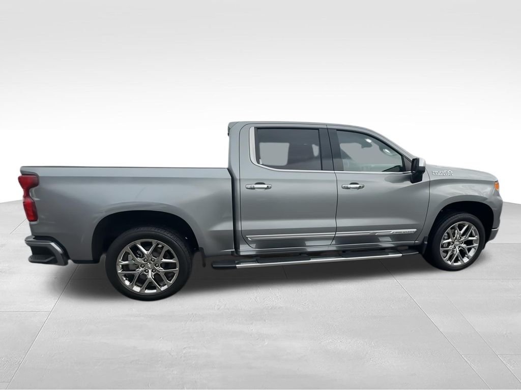 Used 2025 Gray Chevrolet High Country image 9