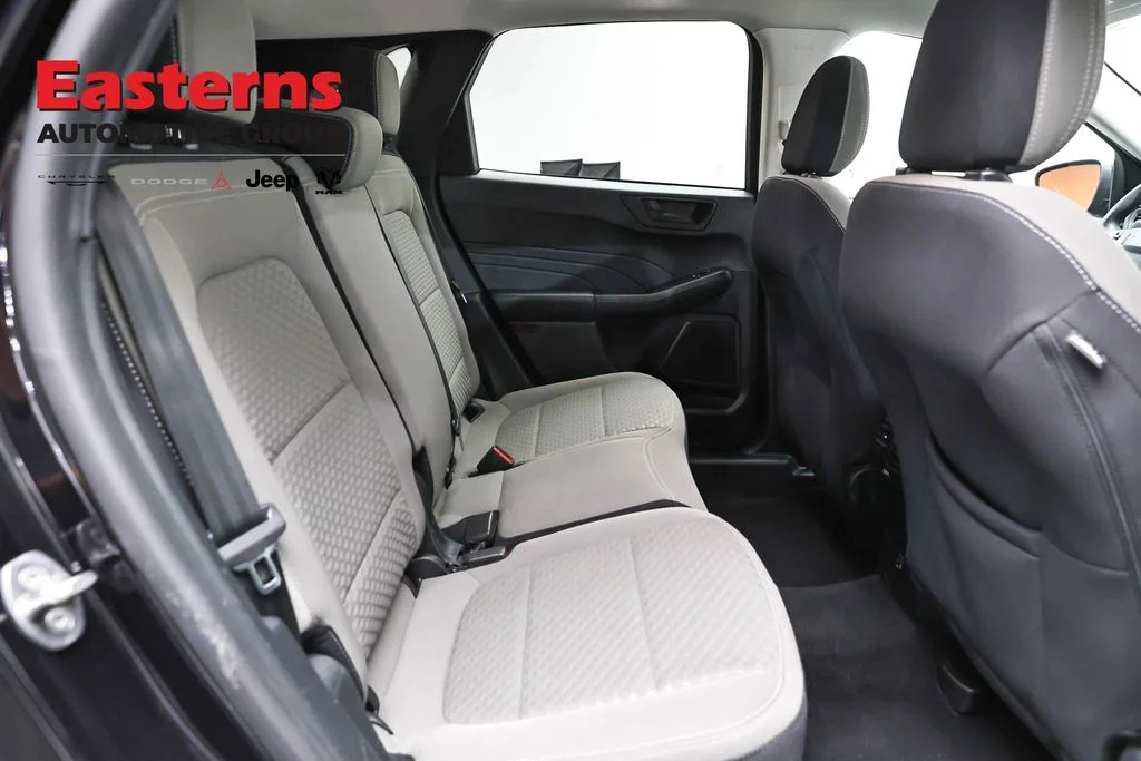 Used 2022 Black Ford SE image 23