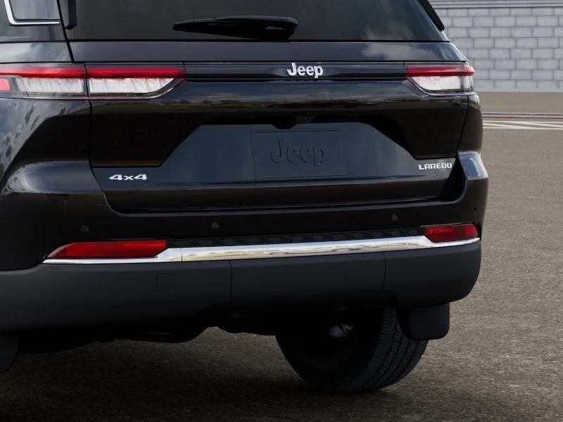 Used 2025 Black Jeep Laredo image 13
