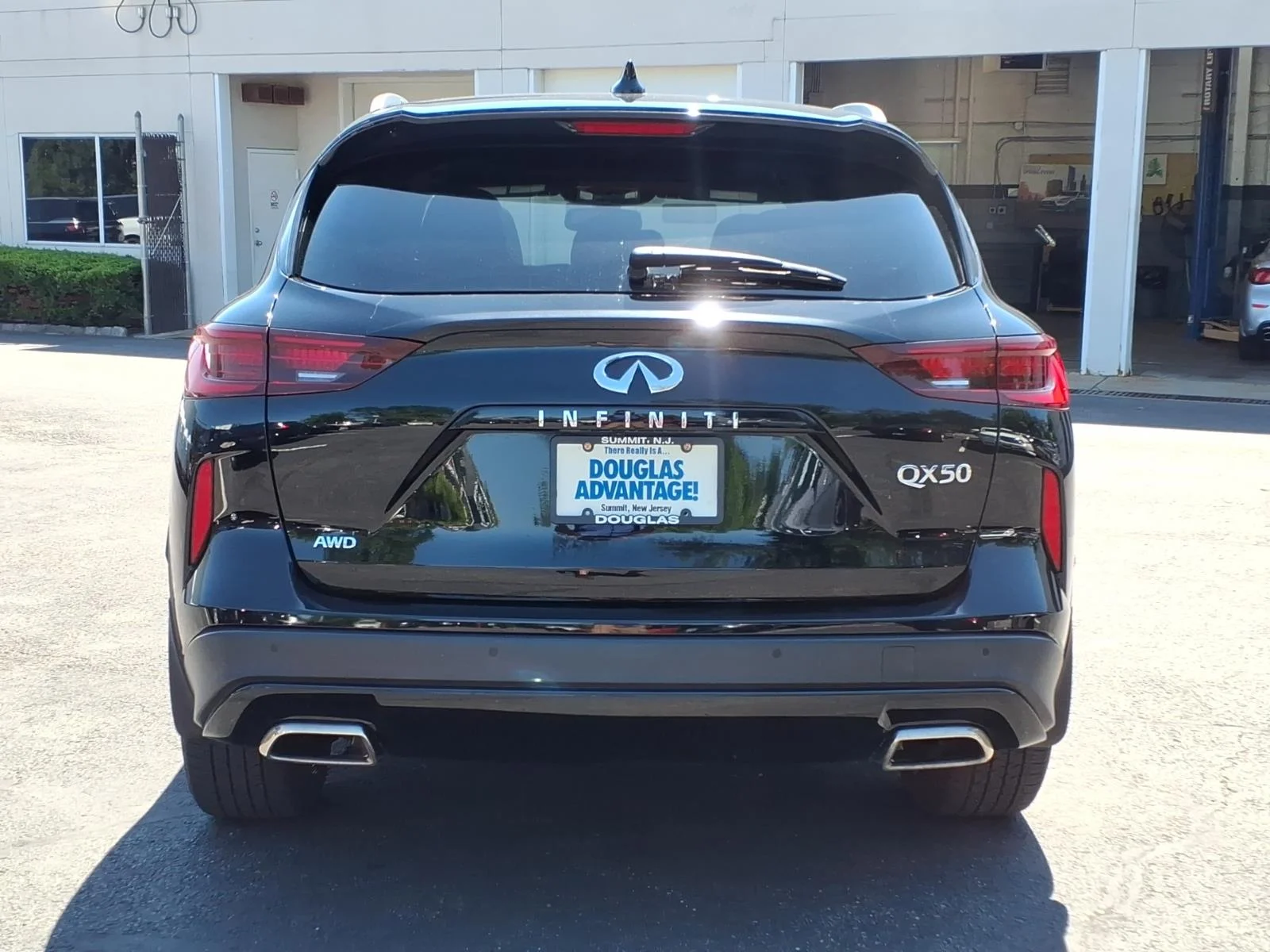 Certified Used 2022 Black INFINITI LUXE image 7