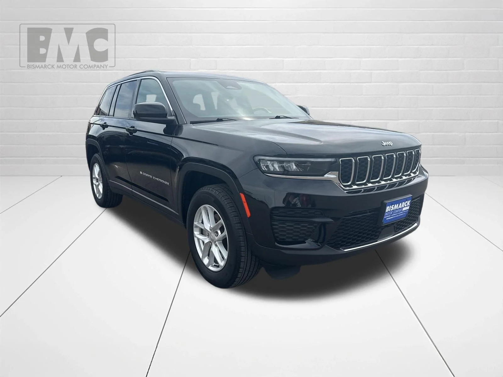 Used 2024 Black Jeep Laredo image 2