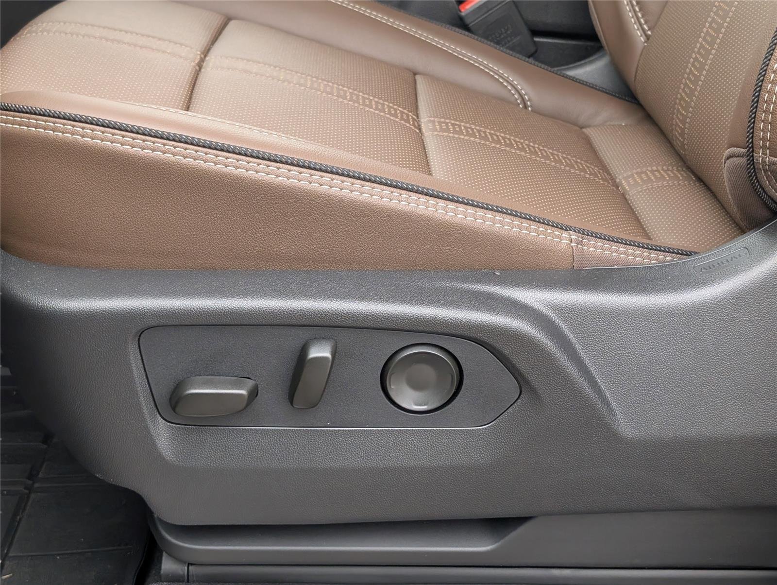 2026 Chevrolet Suburban High Country - Photo 36