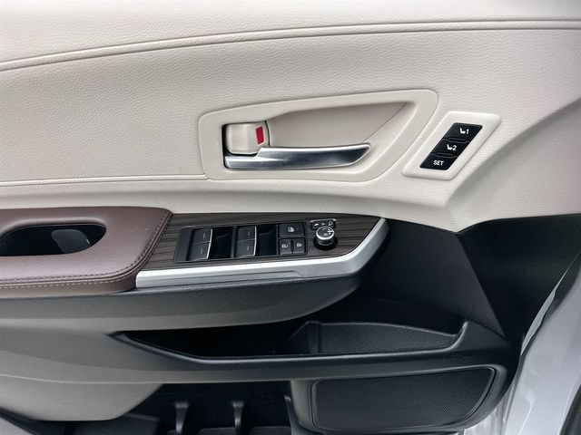 2024 Toyota Sienna Platinum - Photo 21