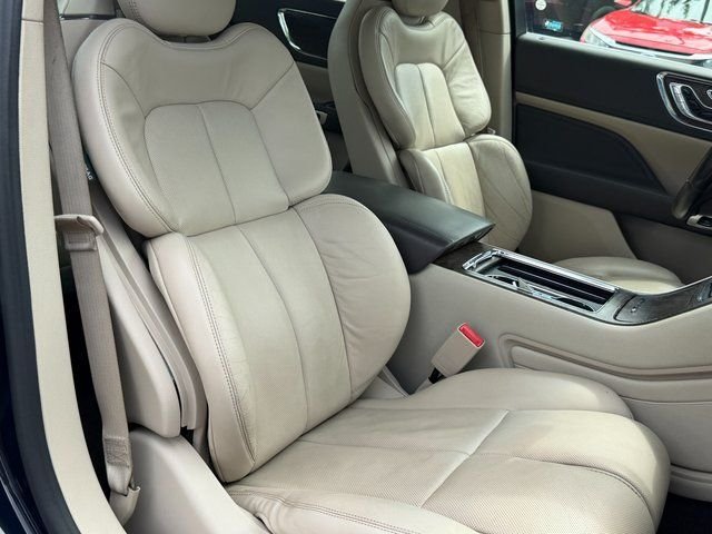 Used 2017 Black Lincoln Reserve image 35