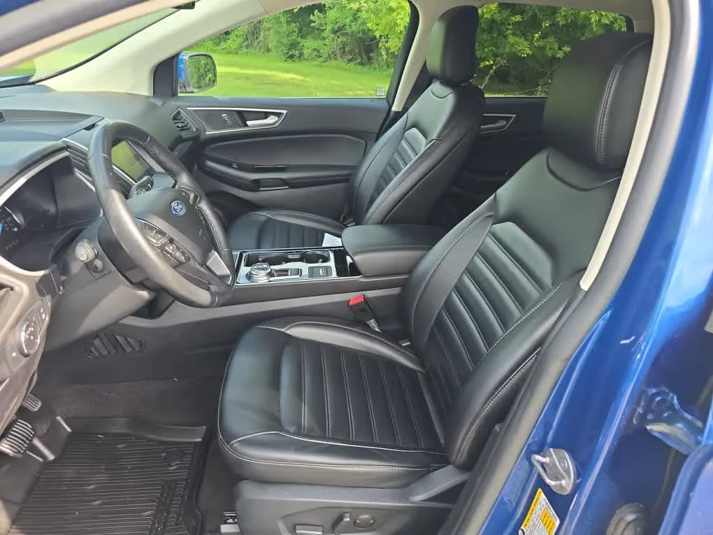 Used 2020 Atlas Blue Metallic Ford SEL image 9