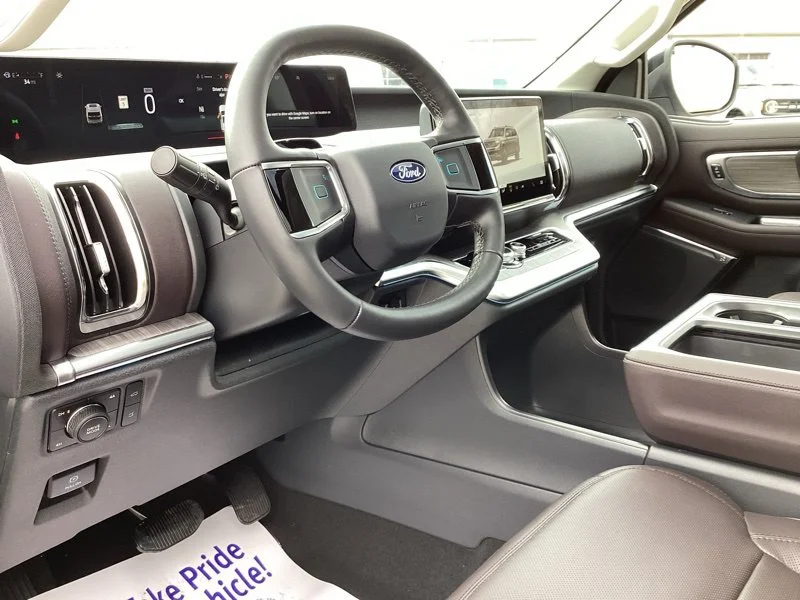 New 2026 Glacier Gray Metallic Tri-Coat Ford Platinum® image 36