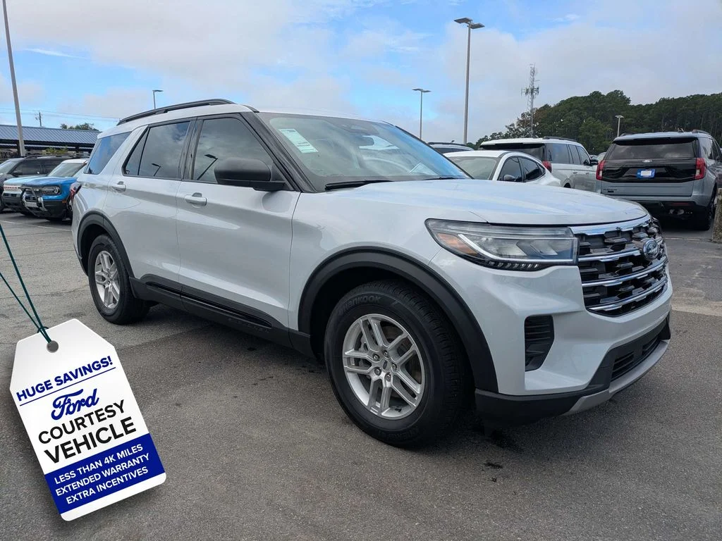 New 2026 Space White Metallic Ford Active image 1