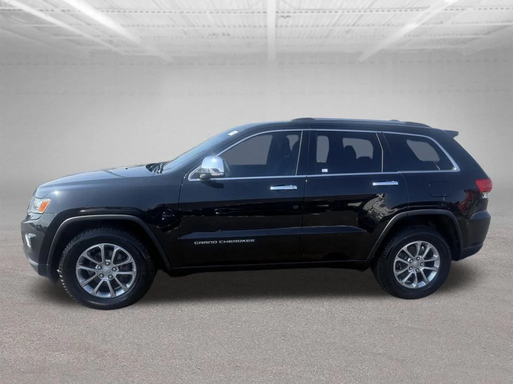 Used 2015 Brilliant Black Crystal Pearlcoat Jeep Limited image 9