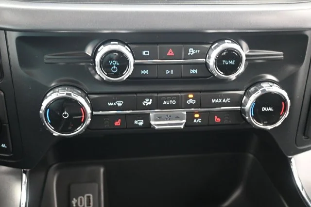 New 2026 Oxford White Ford XLT image 13
