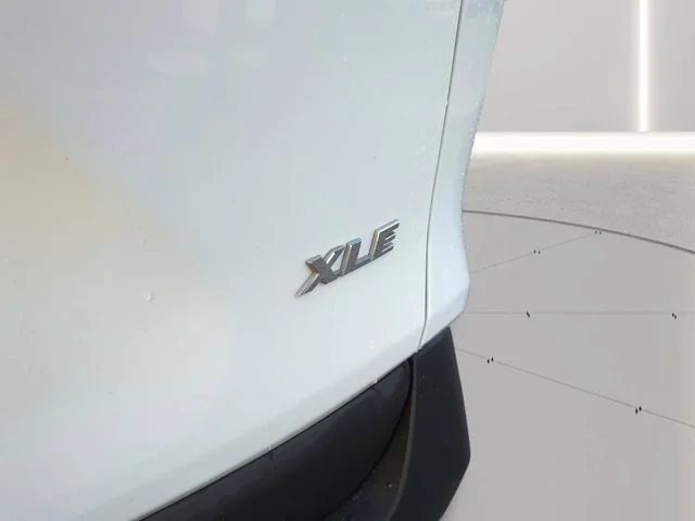 Used 2022 White Toyota XLE image 9