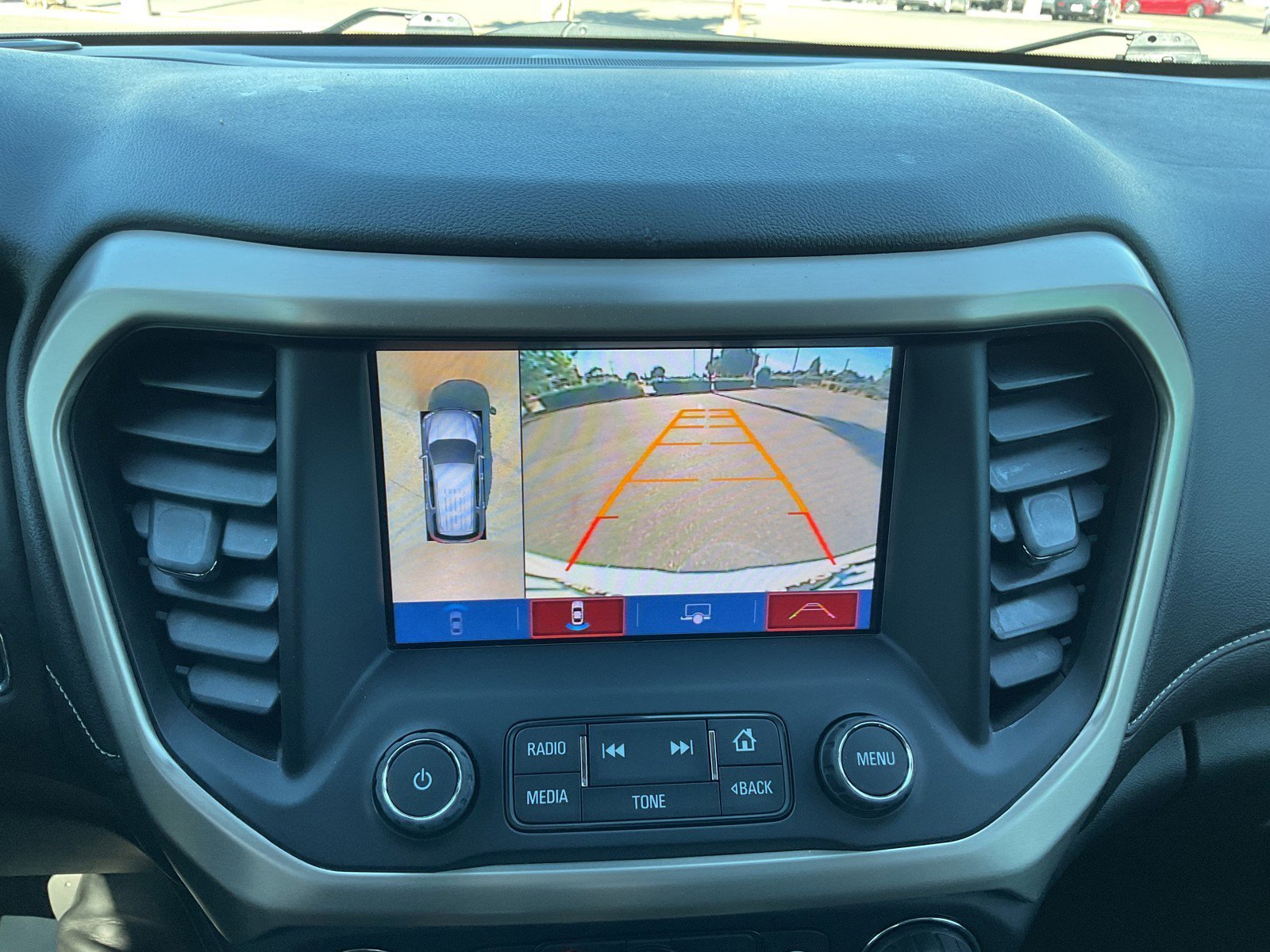 Used 2017 White Frost Tricoat GMC Denali image 23