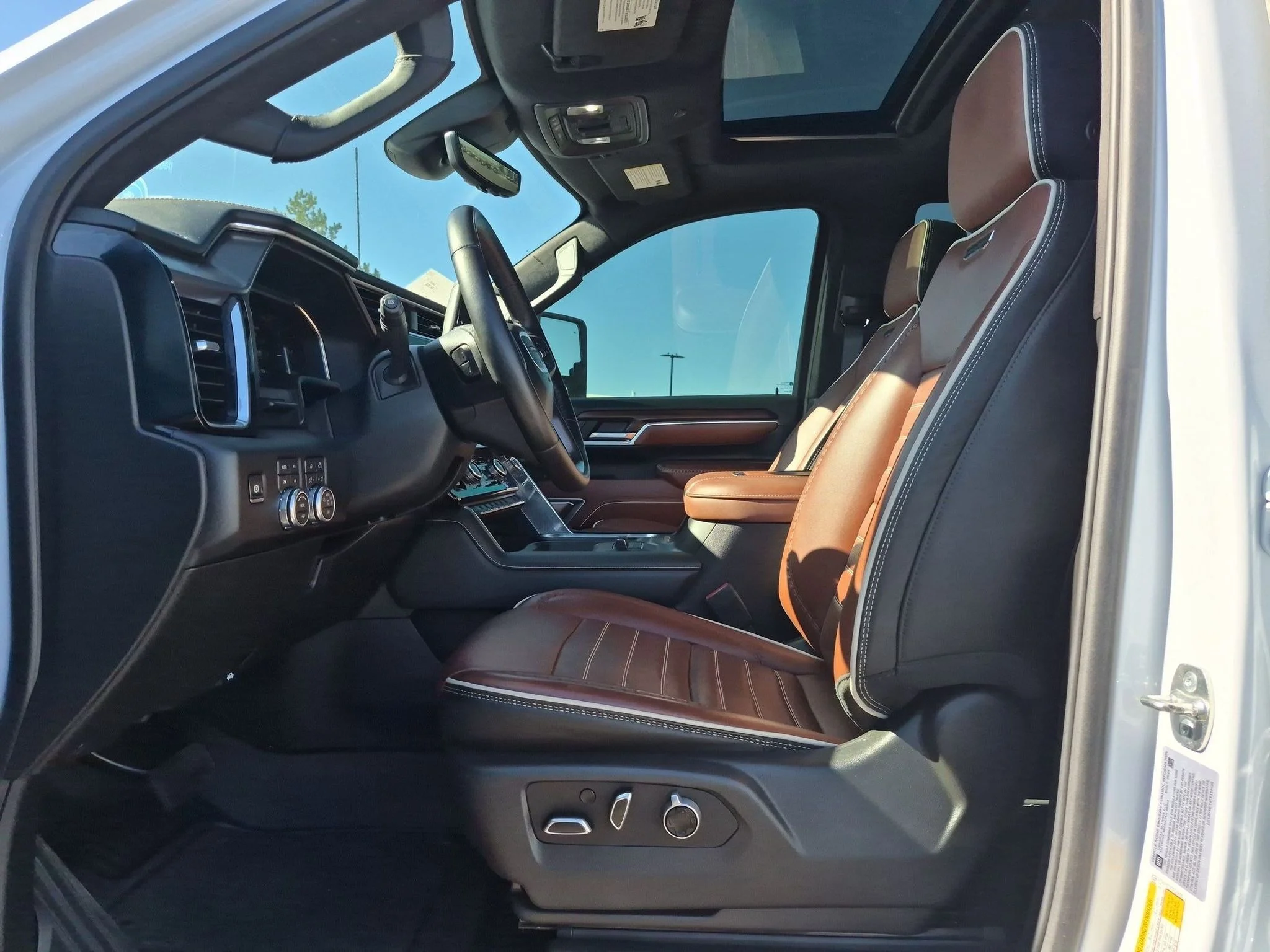 Used 2026 White Frost Tricoat GMC Denali Ultimate image 17