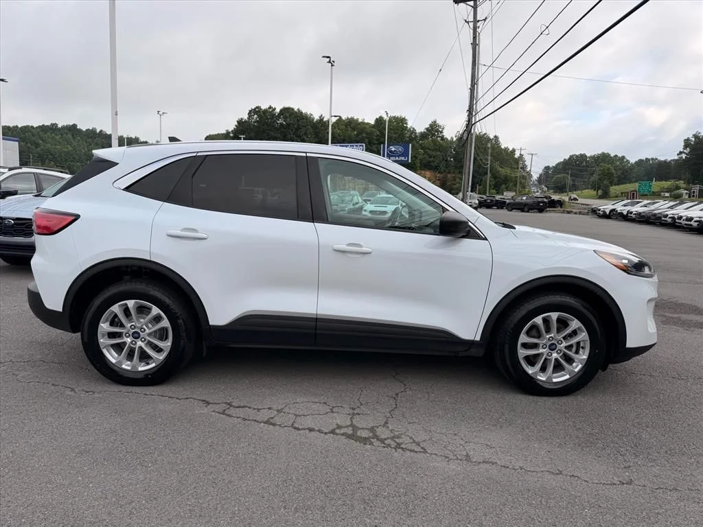Used 2022 White Ford SE image 14