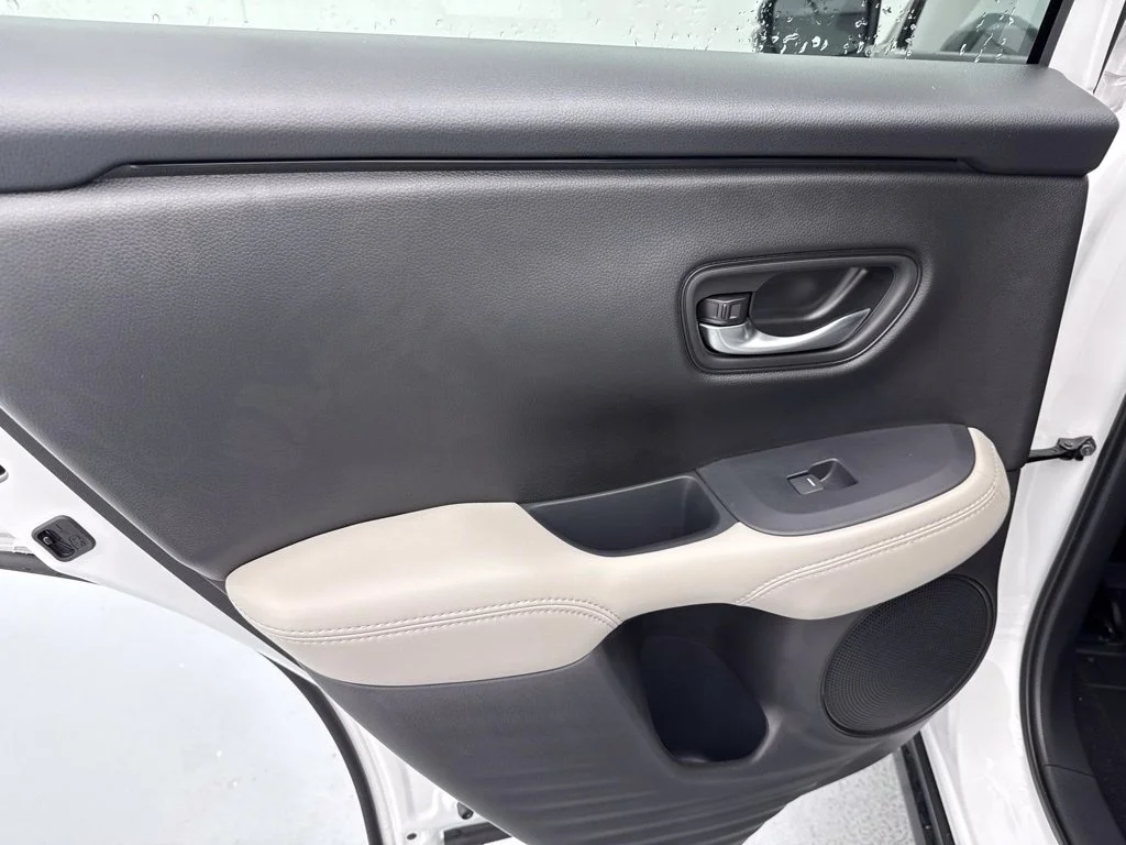 New 2027 Platinum White Pearl Honda LX image 15