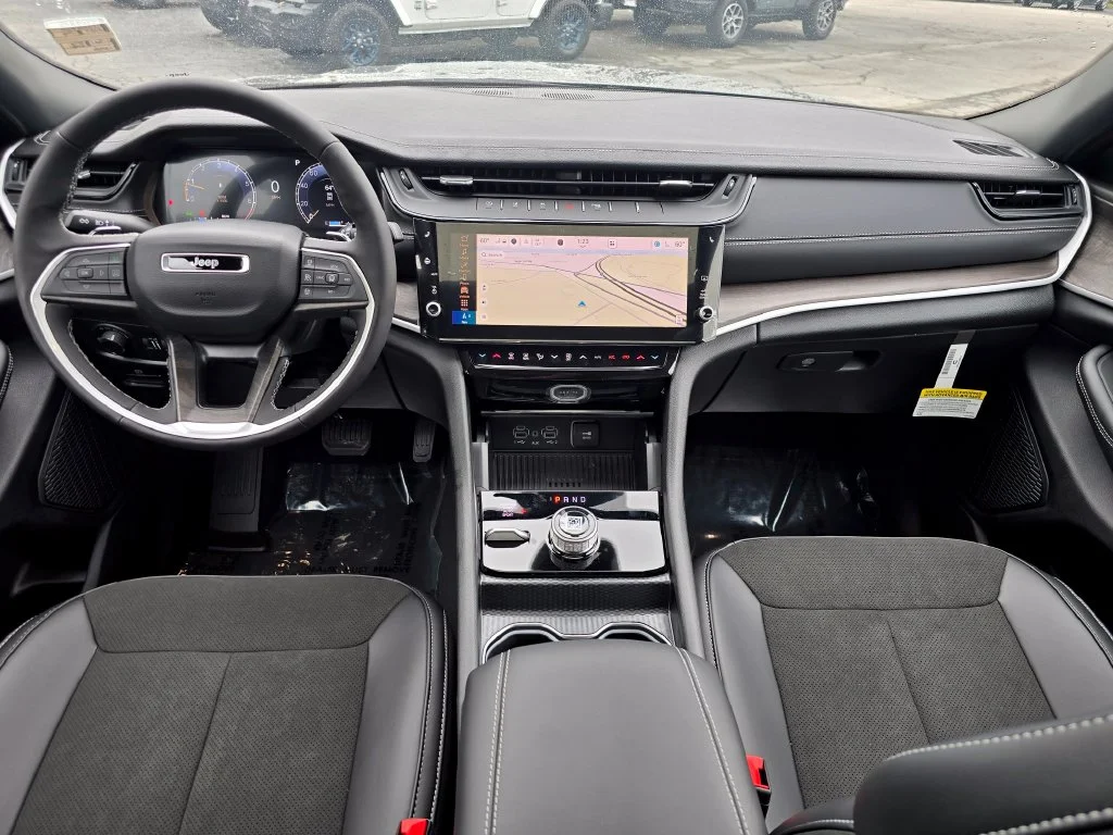 New 2027 Gray Jeep Laredo Altitude image 6