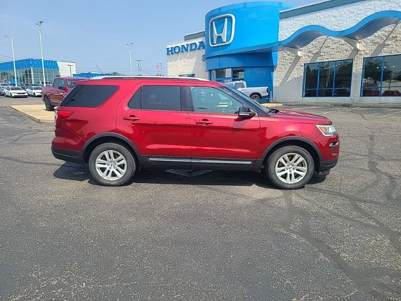 Used 2018 Red Ford XLT image 6