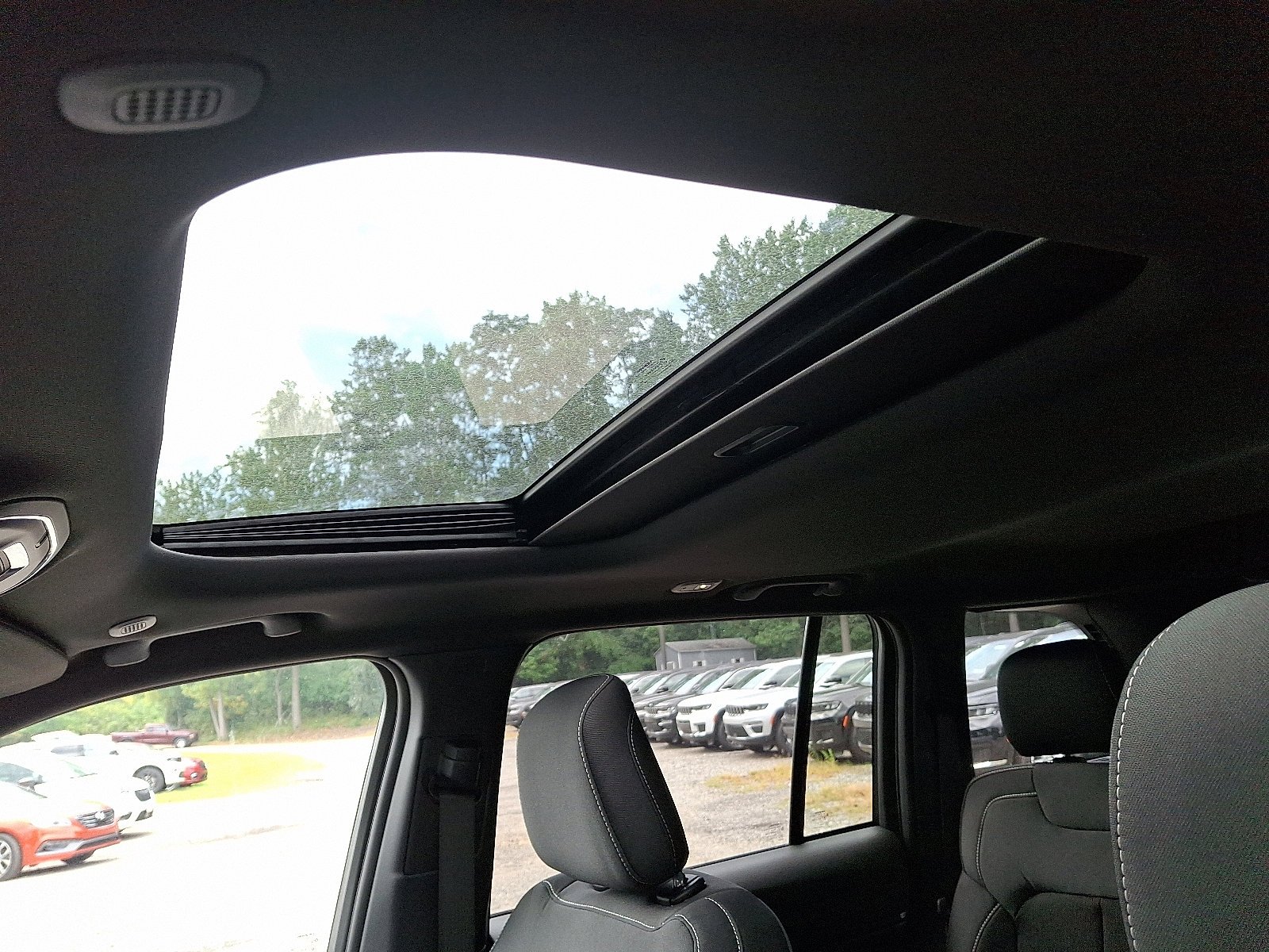 2025 Jeep Grand Cherokee Laredo - Photo 8