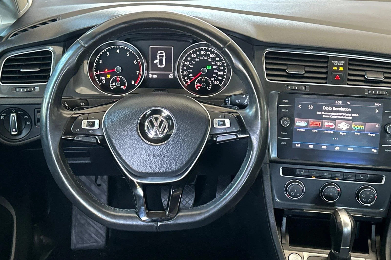 Used 2019 Deep Black Pearl Volkswagen SE image 14