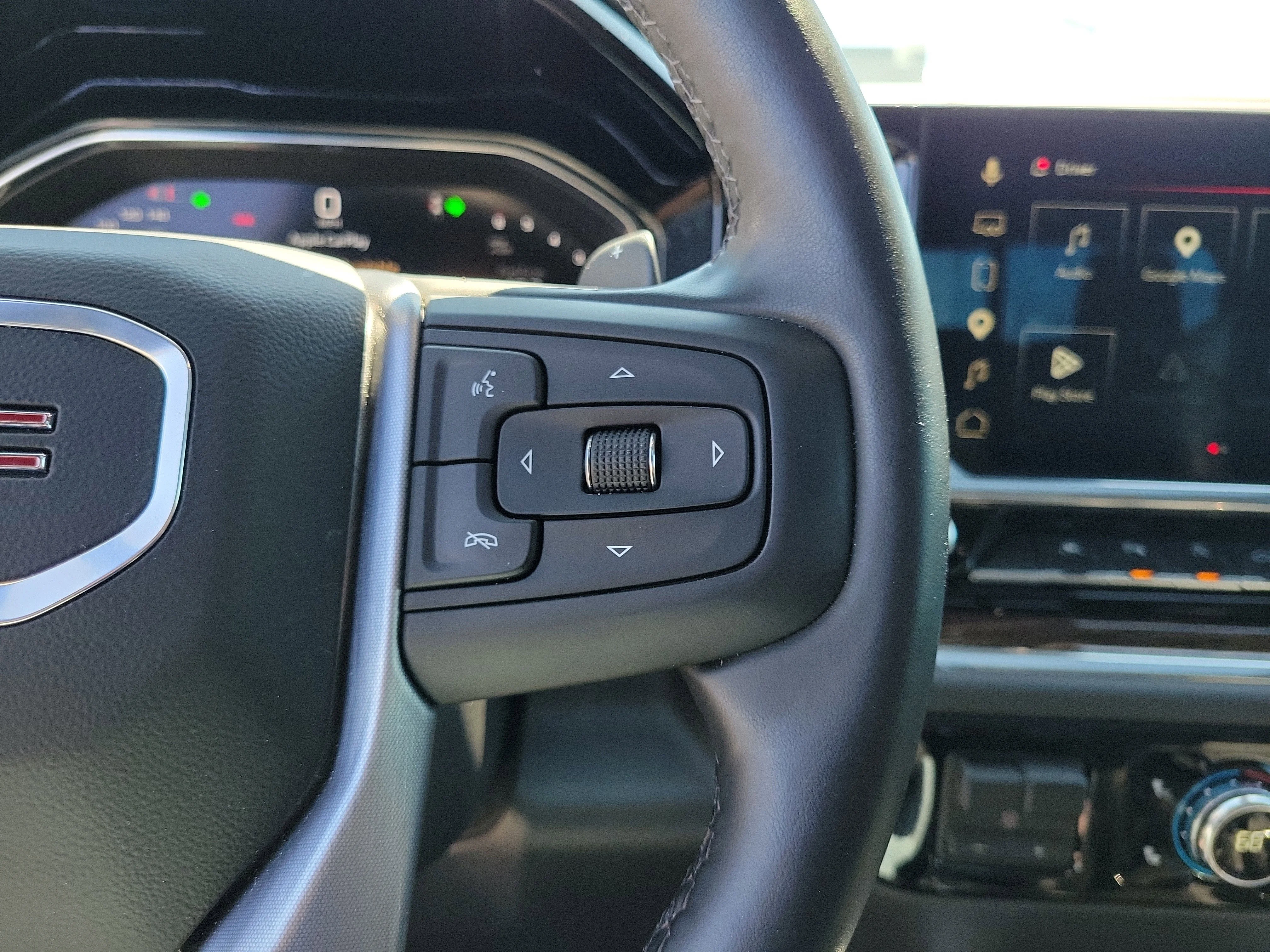Used 2025 Summit White GMC Elevation image 22