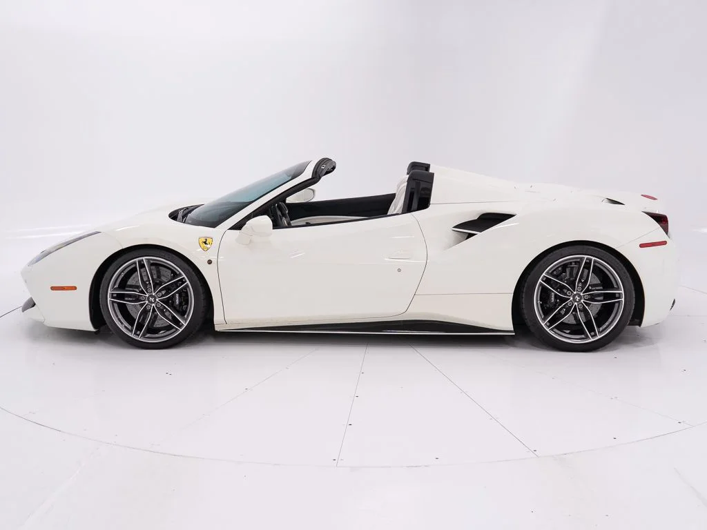 Used 2018 Bianco Avus Ferrari  image 2
