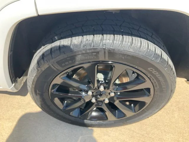 Used 2019 White Jeep Altitude image 25