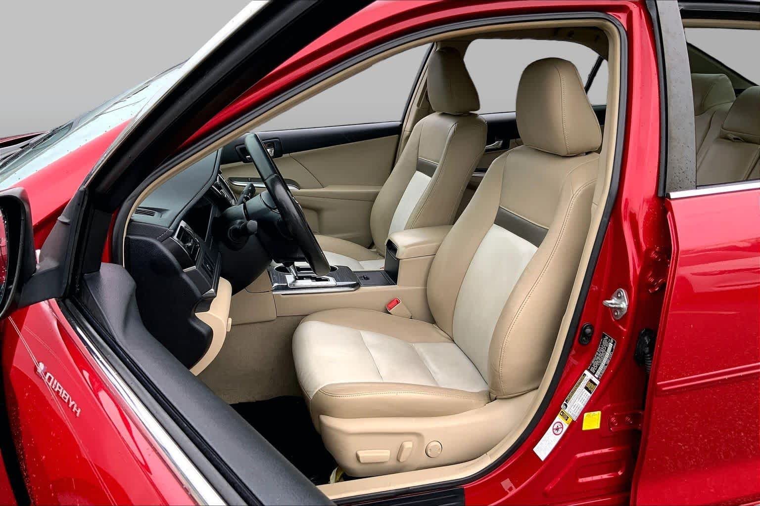 Used 2013 Barcelona Red Metallic Toyota LE image 9