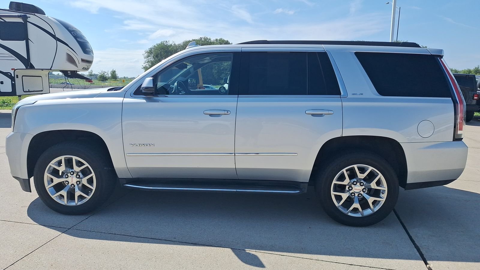 Used 2016 Silver GMC SLE image 7