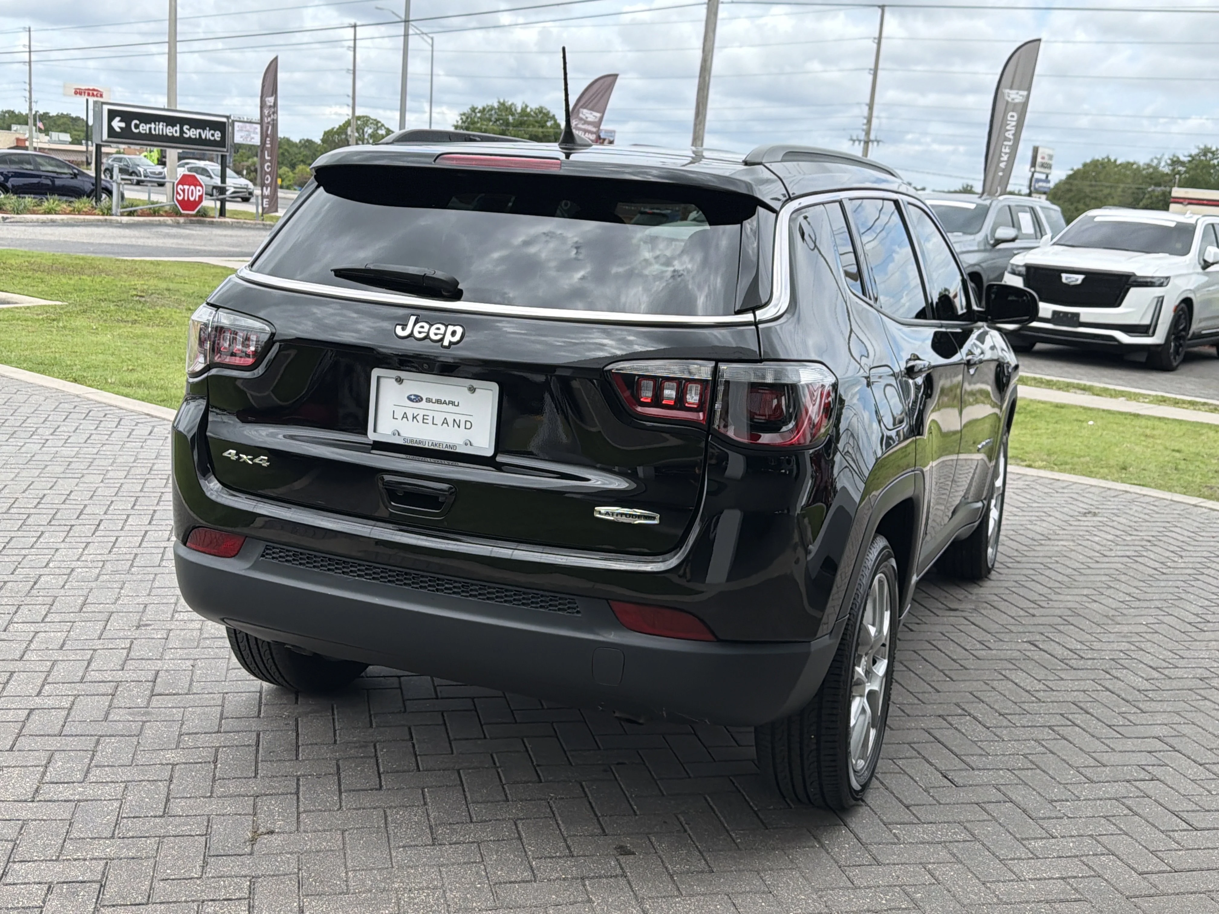 Used 2024 Diamond Black Crystal Pearlcoat Jeep Latitude Lux image 6